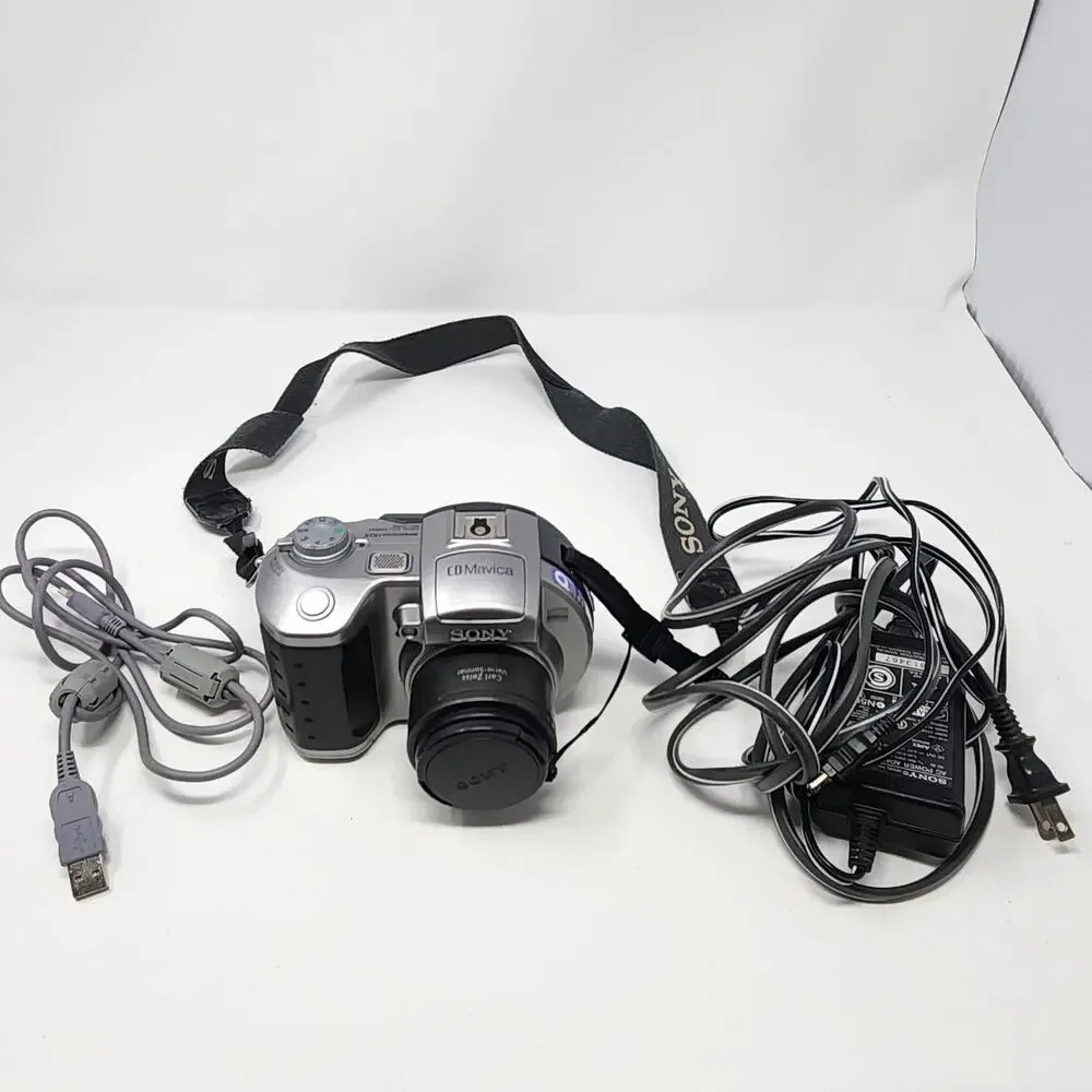Vintage Sony MVC-CD400 CD Mavica 4.0MP Digital Camera 3X Zoom Case Charger WORKS